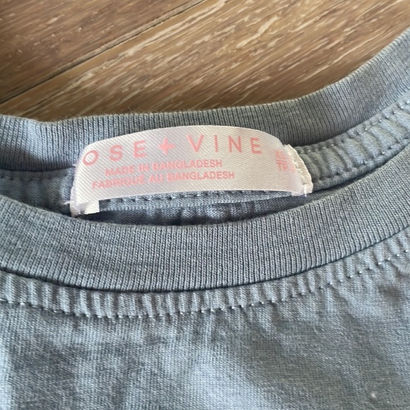 *lighgly worn* like new t-shirt great for over swimsuits or for a sleeping shirt - Picture 3 of 4